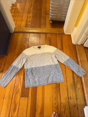Women’s Colorblock Crew Neck Sweater - Cream & Light Gray